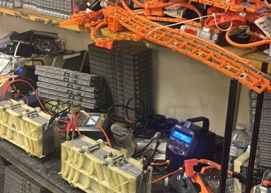 Workshop shelf with hybrid battery packs and high-voltage components